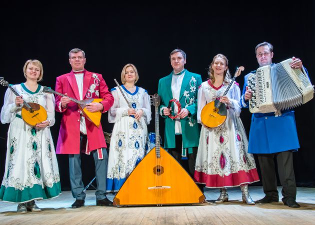 Премьера «Поговори со мною, мама».  Ансамбль «Ларец», хоровая капелла «Светилен», ансамбль барабанщиц и мажореток «Дефиле-Бэнд»