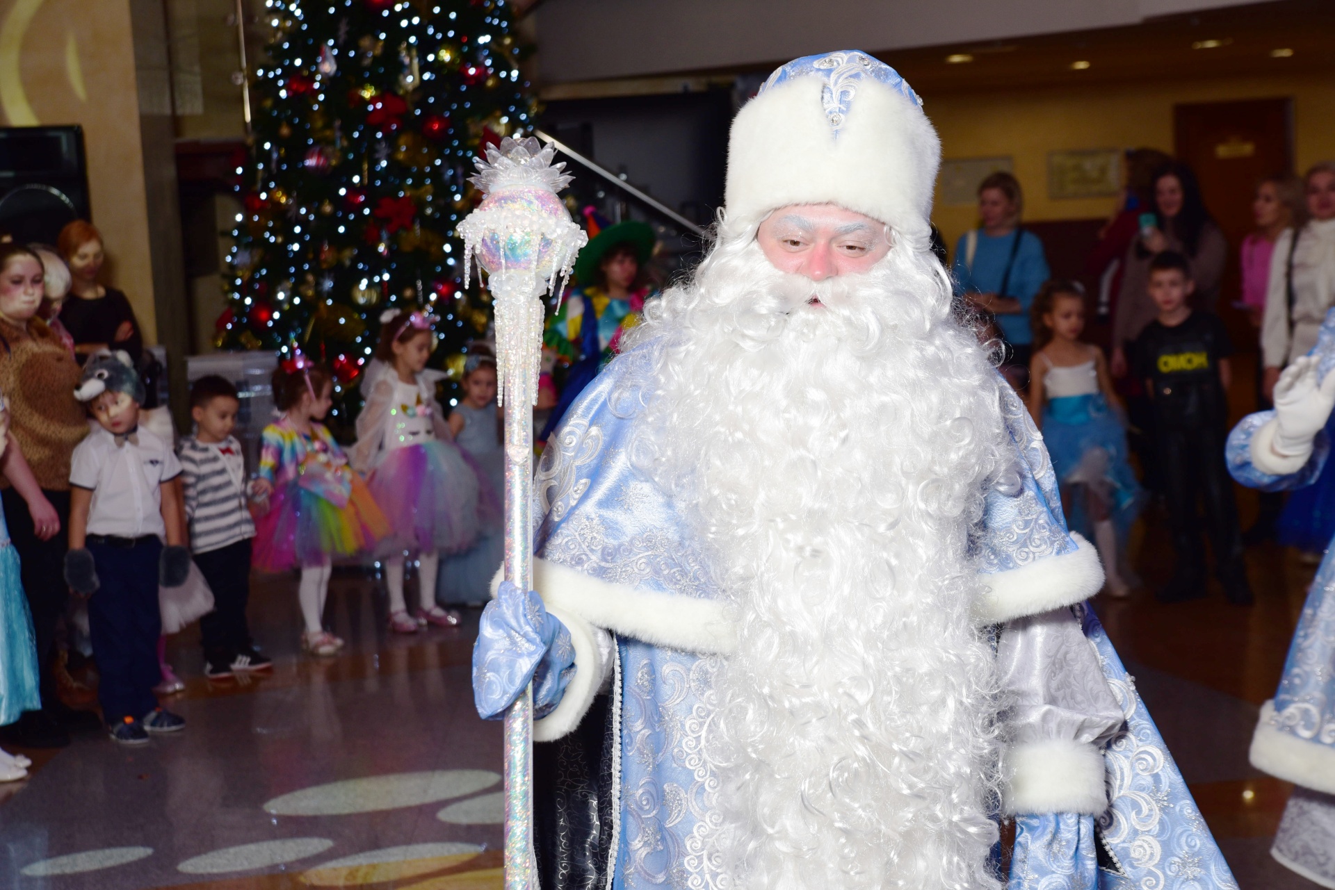 Новогоднее мероприятие «Бал на носу» (с показом спектакля «Кот в сапогах»)