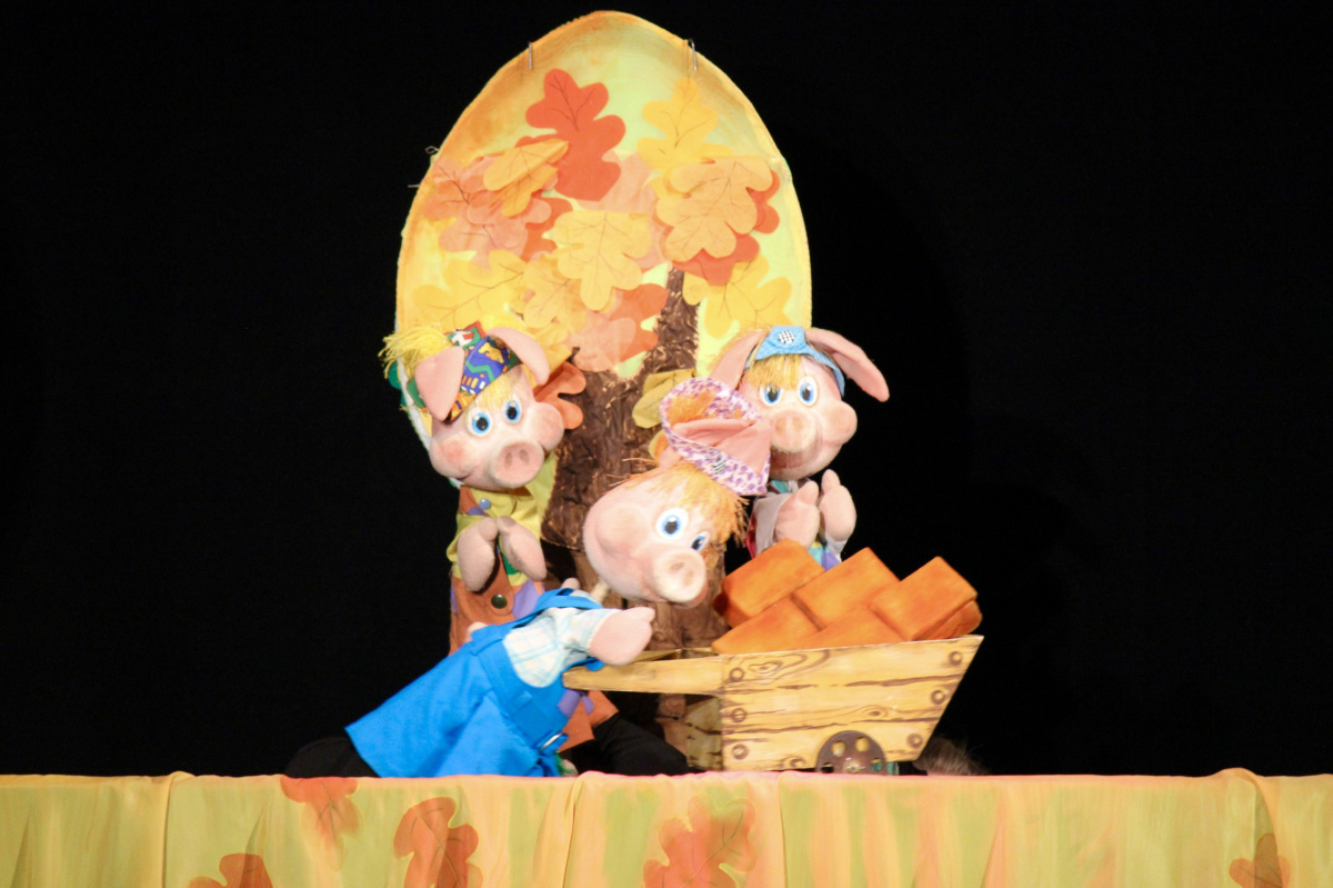 Спектакль «Три поросенка». Театр актёра и куклы «Петрушка»