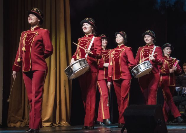 Премьера «Танец на барабане». Ансамбль барабанщиц и мажореток «Дефиле-Бэнд»