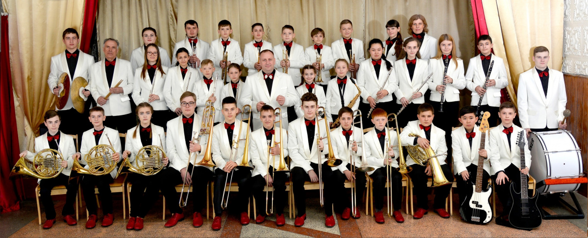 VIII Молодёжный фестиваль искусств «Зелёный шум».  Концертная программа «Парад солистов». Образцовый духовой оркестр «БисBand»