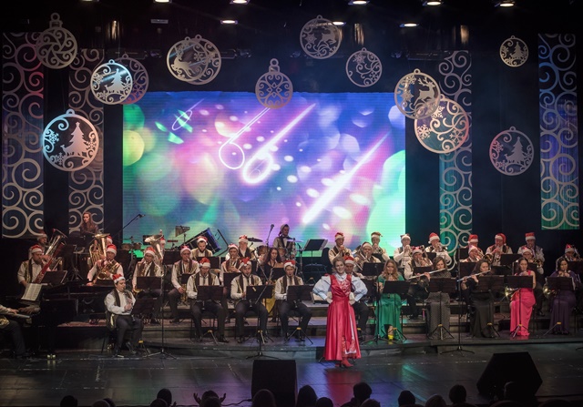 Концертная программа «Ёлки! Песни! Рок-н-ролл!» в исполнении концертного оркестра духовых инструментов «Сургут Экспресс-Бэнд»