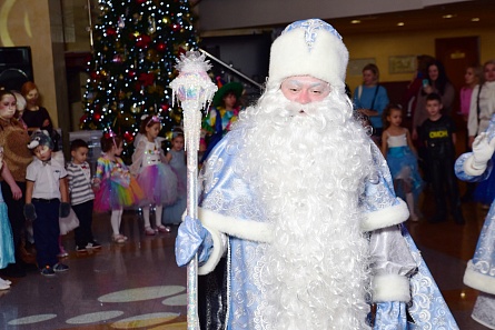 Новогоднее мероприятие «Бал на носу» (с показом спектакля «Кот в сапогах»)